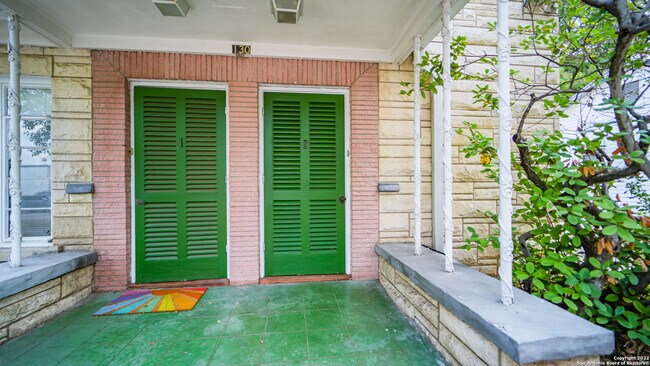 130 E Norwood Ct San Antonio, TX 78212 photo 3