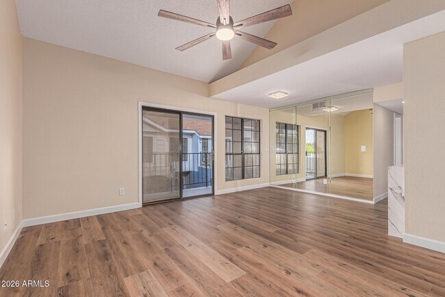 8888 N 47th Ave Glendale, AZ 85302 photo 3