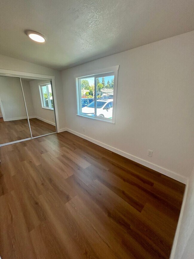 710 Grove Way Hayward, CA 94541 photo 5