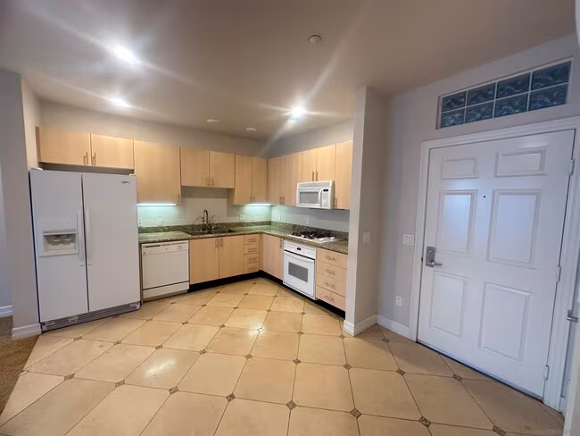 525 N 11th Ave San Diego, CA 92101 photo 2