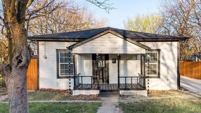 905 North Bradley Street, Mckinney, TX 75069 photo 3
