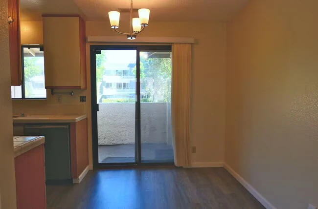 695 S Knickerbocker Dr Sunnyvale, CA 94087 photo 4