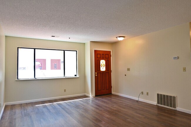 695 S Knickerbocker Dr Sunnyvale, CA 94087 photo 5