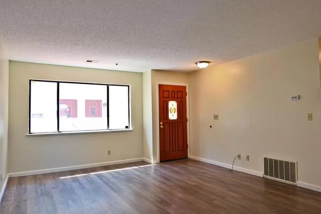 695 S Knickerbocker Dr Sunnyvale, CA 94087 photo 3