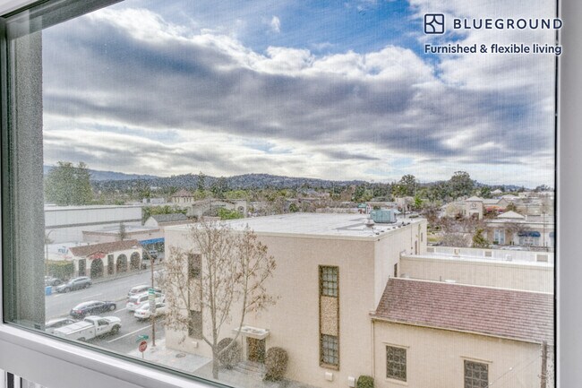 1355 El Camino Real Redwood City, CA 94063 photo 3