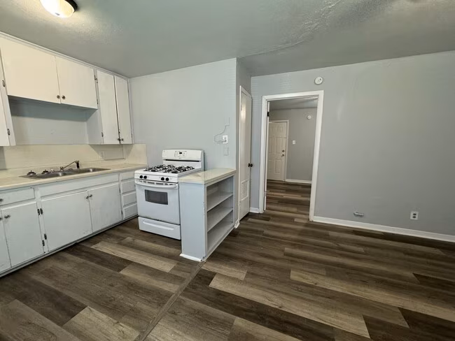1900 N 4th St Killeen, TX 76541 photo 3