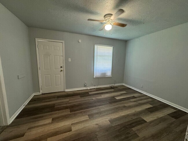 1900 N 4th St Killeen, TX 76541 photo 4