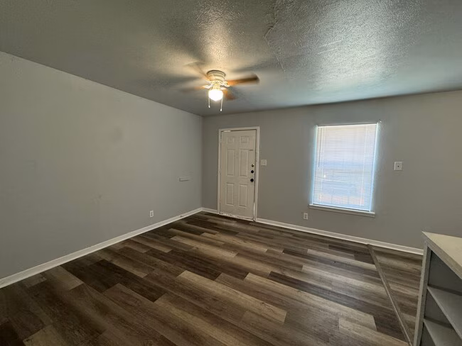1900 N 4th St Killeen, TX 76541 photo 2