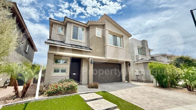 3557 E Tina Dr Phoenix, AZ 85050 photo 2