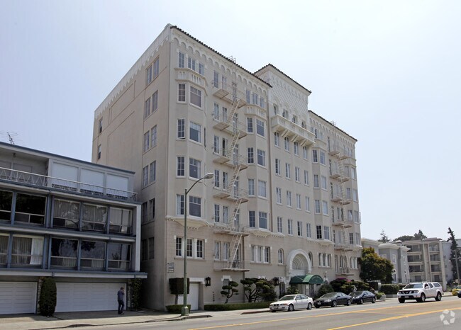 Lakeshore Apartments photo 2
