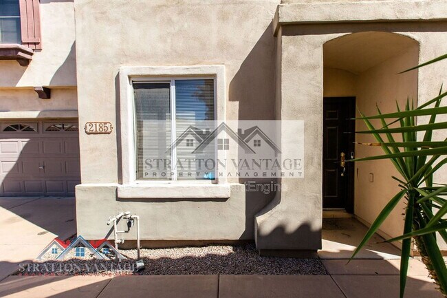 2185 N Mosley Dr photo 3