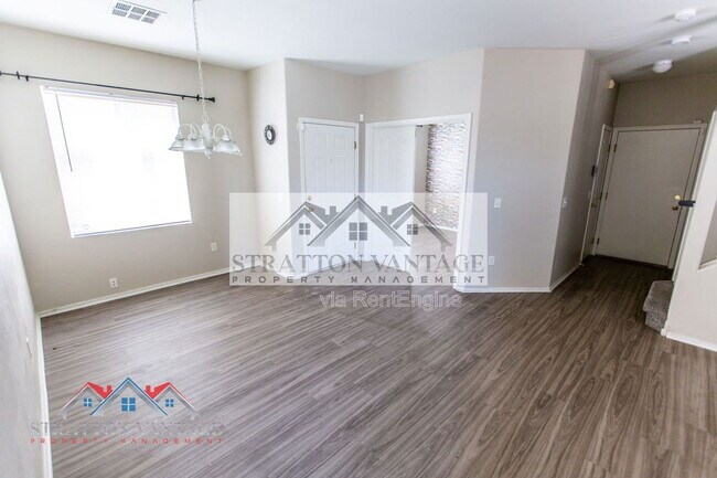 2185 N Mosley Dr photo 5