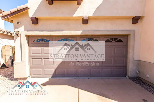 2185 N Mosley Dr photo 2