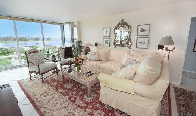 1770 Avenida Del Mundo Coronado, CA 92118 photo 2