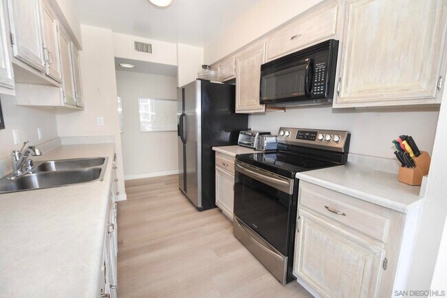 1730 Avenida Del Mundo Coronado, CA 92118 photo 4