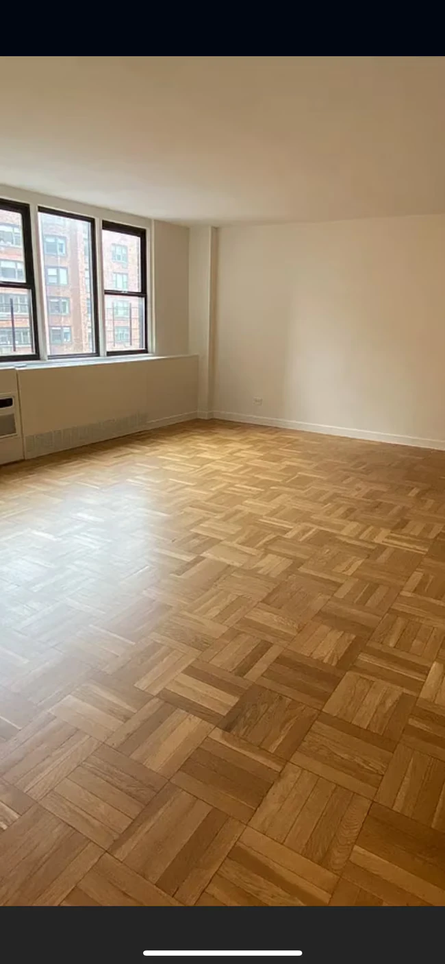 440 E 79th St New York, NY 10075 photo 2