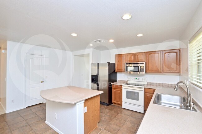 1922 E Patrick Ln Phoenix, AZ 85024 photo 3