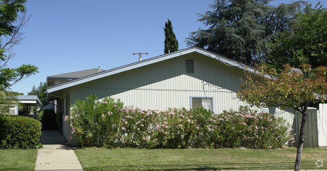 Mendocino Apartments photo 2