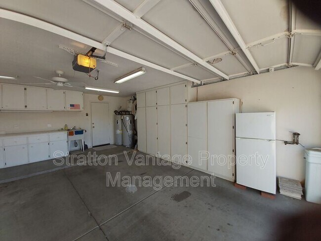1915 E Kentucky Ln photo 3