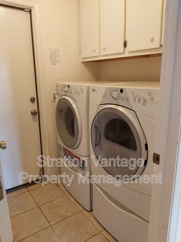 1915 E Kentucky Ln photo 5