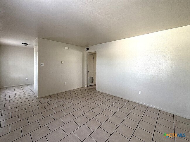 702 N 1st St Copperas Cove, TX 76522 photo 4