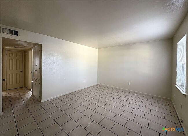 702 N 1st St Copperas Cove, TX 76522 photo 3