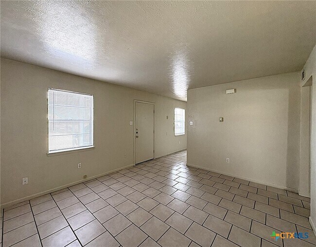 702 N 1st St Copperas Cove, TX 76522 photo 2