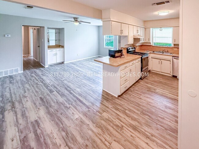 101 Matthew Dr Crowley, TX 76036 photo 3