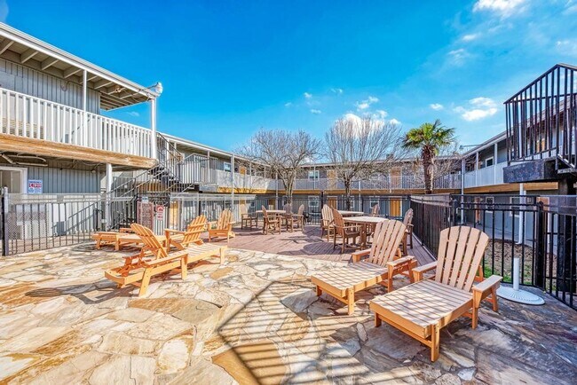 2401 Manor Rd Austin, TX 78722 photo 5