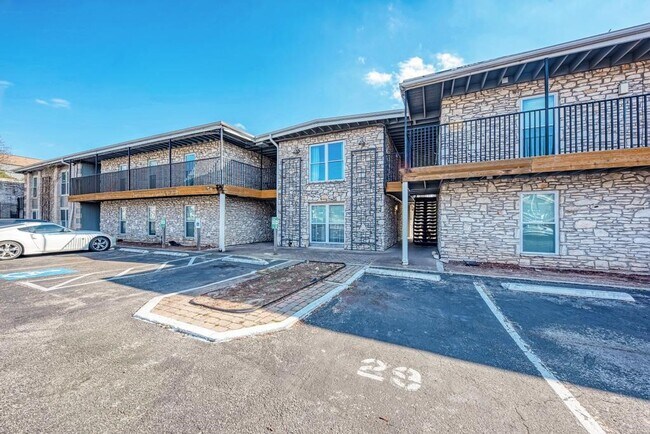 2401 Manor Rd Austin, TX 78722 photo 4