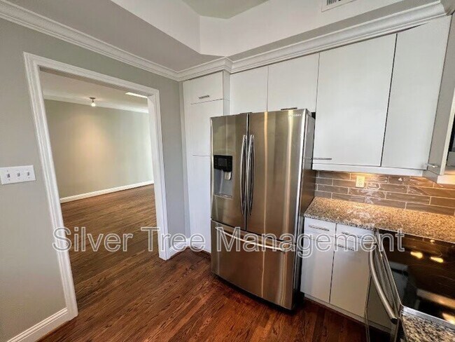 4040 Avondale Ave Dallas, TX 75219 photo 2