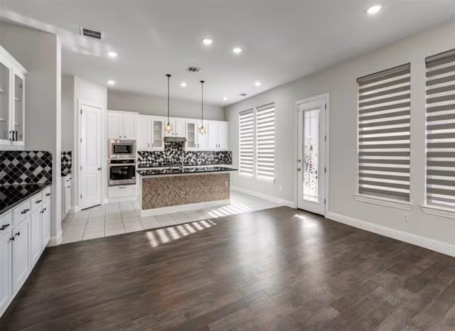 2152 Bailey St Carrollton, TX 75010 photo 5