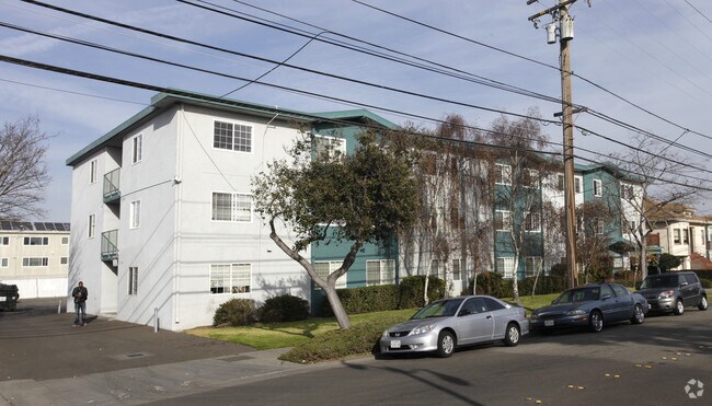 Marshall Manor photo 3