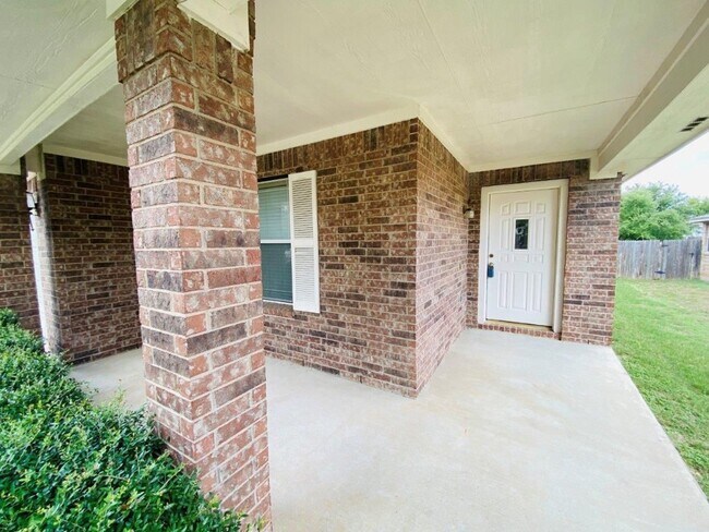 207 Golden Gate Dr Leander, TX 78641 photo 3