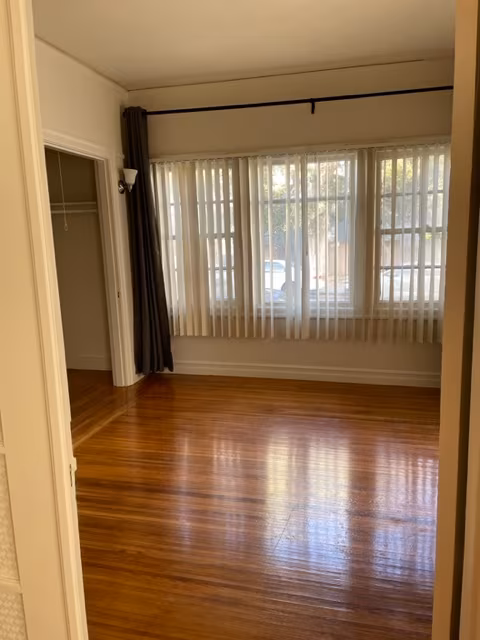 Experience North Berkeley Living! This Traditional Unpretentious Building Features A Refreshed One Bedroom Apartment. photo 2