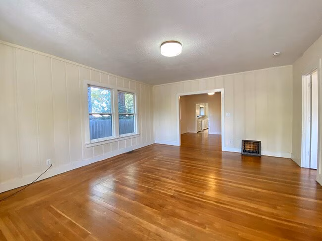 1624 E St Napa, CA 94559 photo 4
