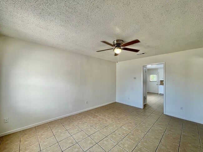 219 E Beeline Ln Harker Heights, TX 76548 photo 4