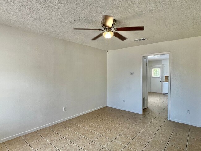 219 E Beeline Ln Harker Heights, TX 76548 photo 3