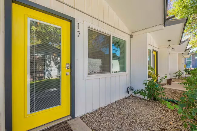 2309 S College Ave Tempe, AZ 85282 photo 4