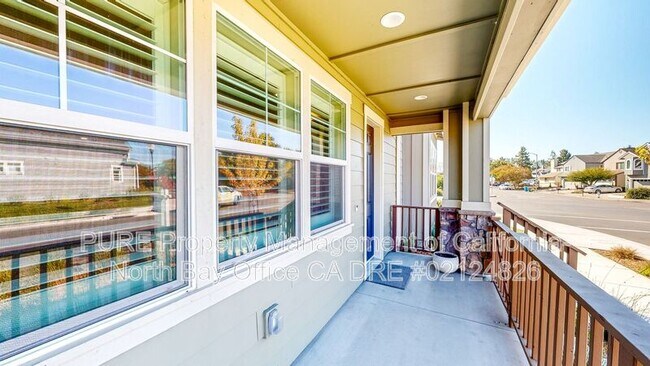 1402 Rusch Dr Santa Rosa, CA 95401 photo 3