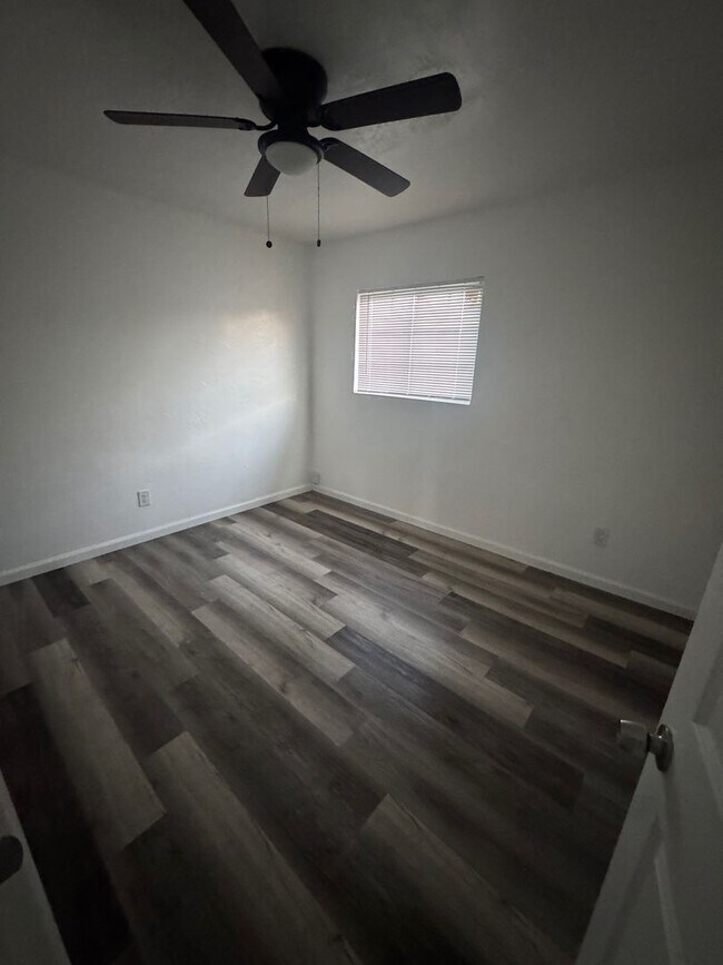 809 S 33rd St San Diego, CA 92113 photo 2