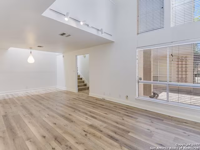 201 W Craig Pl San Antonio, TX 78212 photo 4