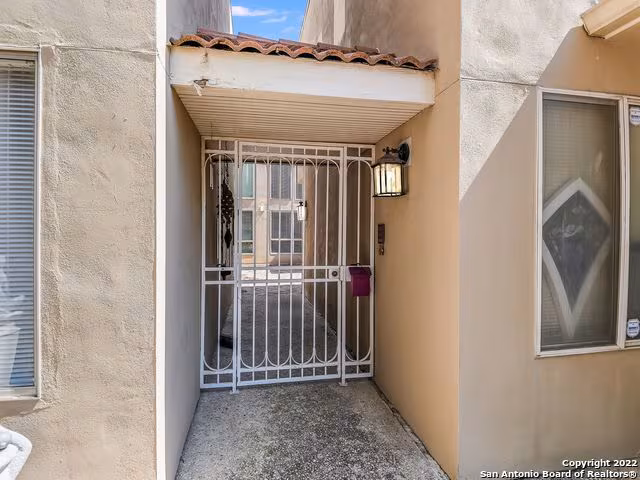 201 W Craig Pl San Antonio, TX 78212 photo 2