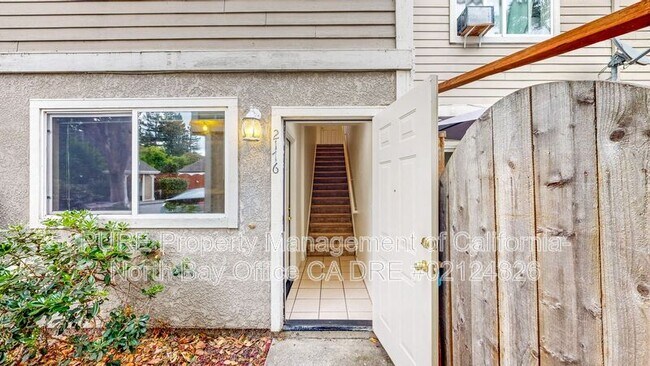 2176 Naomi Pl Santa Rosa, CA 95403 photo 4