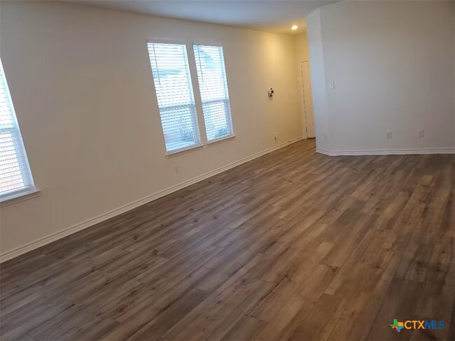 559 Dakota Crk New Braunfels, TX 78130 photo 4