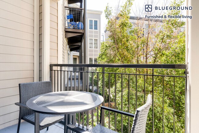 5684 Bay St Emeryville, CA 94608 photo 5