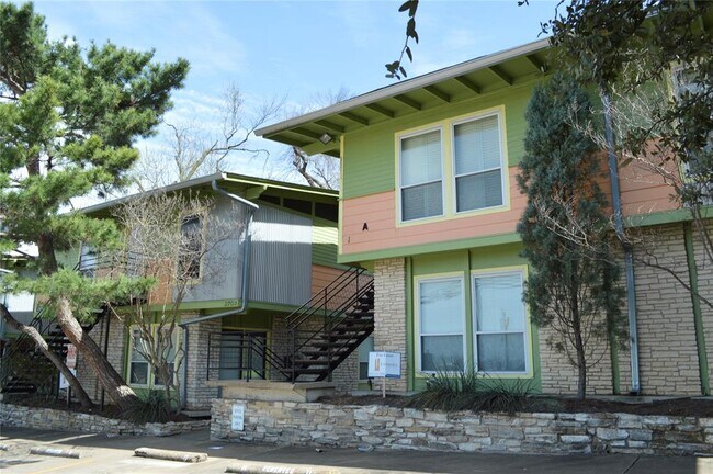 2703 Swisher St Austin, TX 78705 photo 2