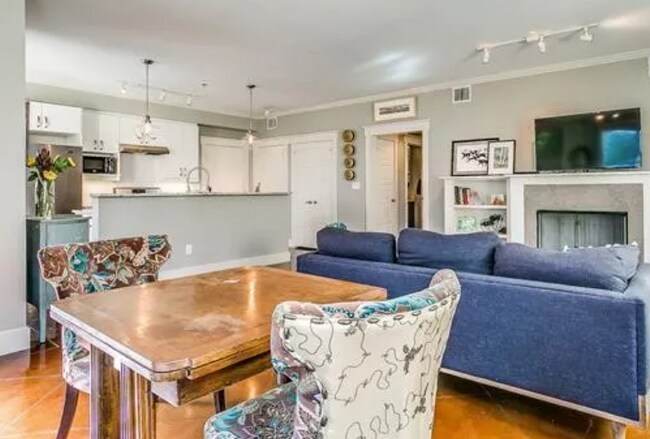 1324 May St Fort Worth, TX 76104 photo 4