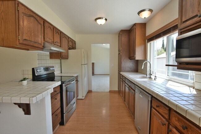 Immaculate 4 Bedroom 2.5 Bath North Milpitas Home photo 4