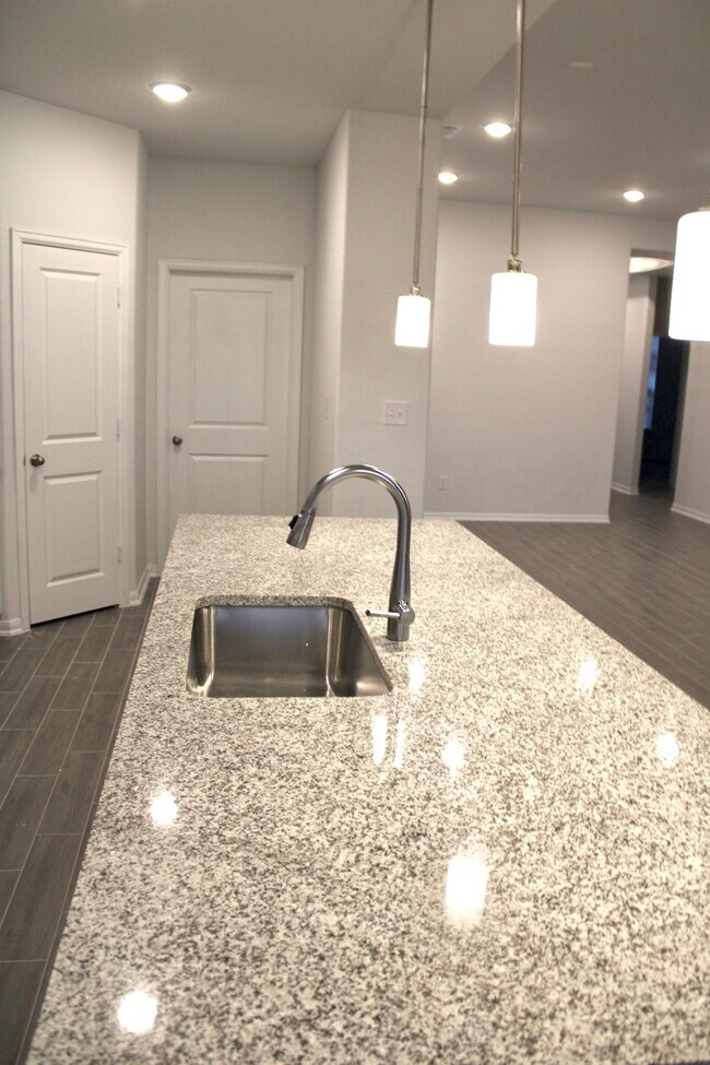 949 Blue Oak Blvd San Marcos, TX 78666 photo 4
